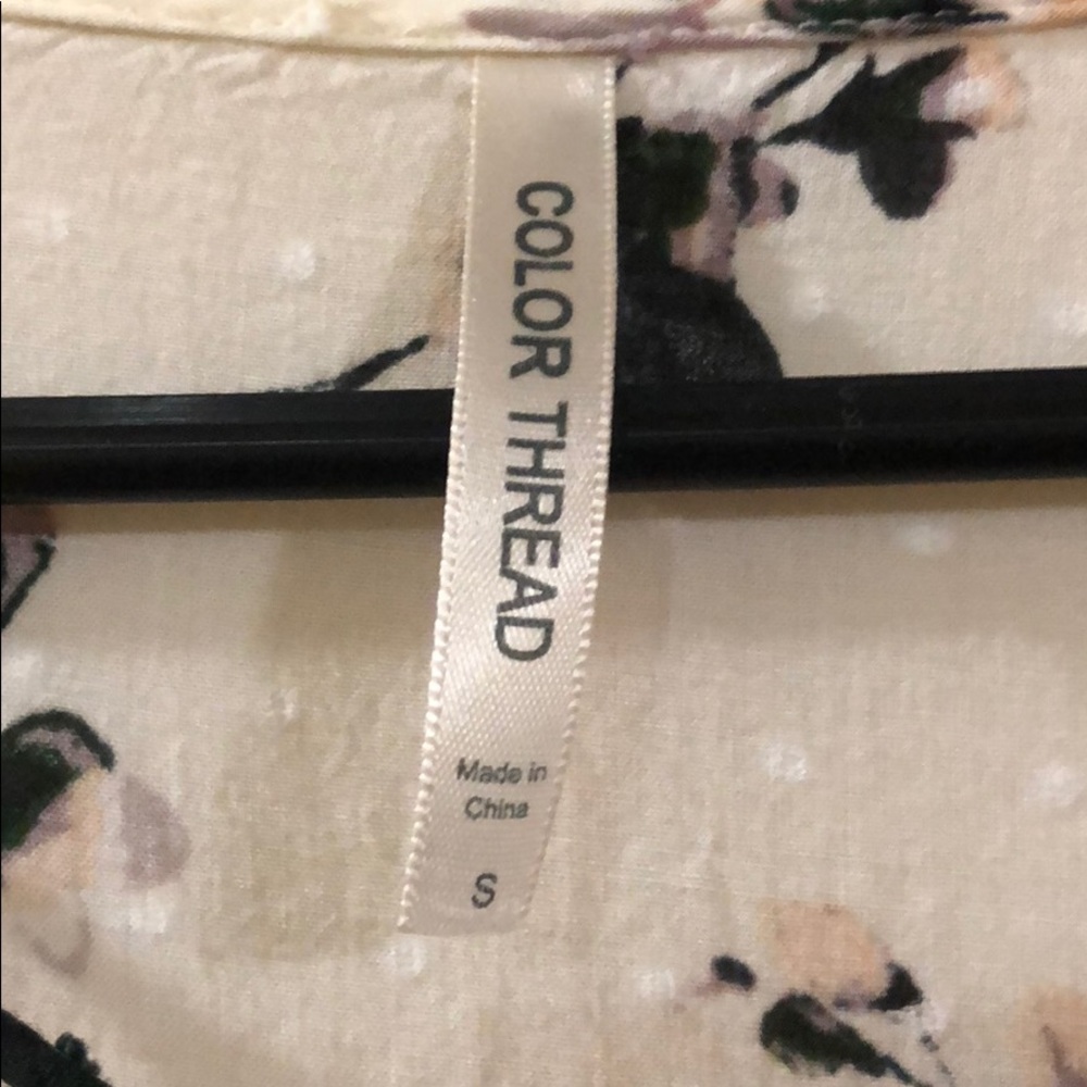 Color Thread floral bell Sleeve Top - Picture 2 of 6